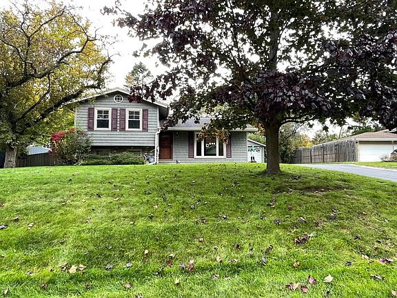 3rd image of 3S144 Cypress Dr