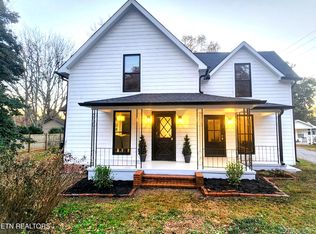 1011 S Court St, Maryville, TN 37803