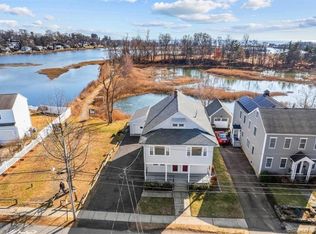 289-291 Riverside Dr, Fairfield, CT 06824