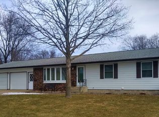 902 1st St SW, Fairfax, MN 55332