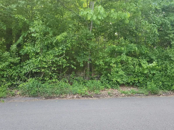 2 Lancelot Way, Hamden, CT 06518