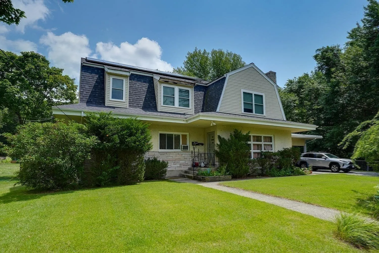 3 bed, 1.0 bath, 1300 sqft, $3,250 — Photo 1