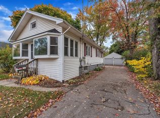 316 Ridgewood St SE, Kentwood, MI 49548