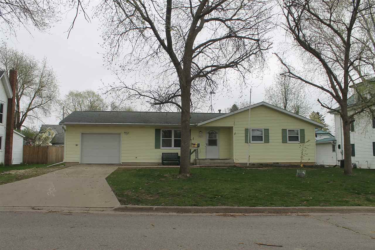 503 S Center St, Toledo, IA 52342 | Zillow