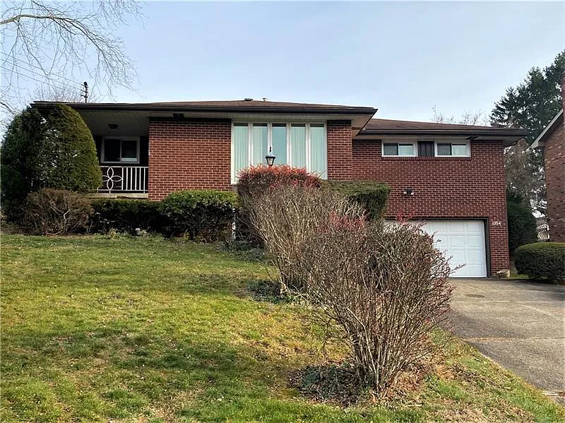 1354 Foxboro Dr photo 1