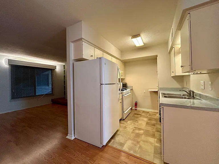 505 W 7th St #207 — Photo 6