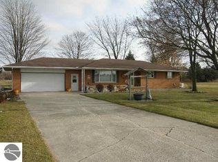 521 1st St, Breckenridge, MI 48615