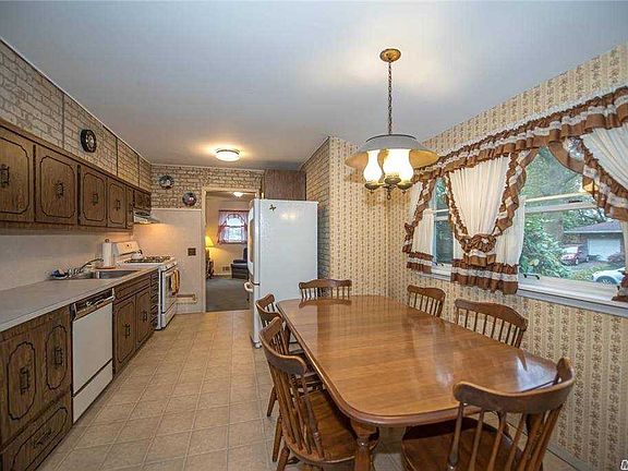 5th image of 7 Bridle Ln
