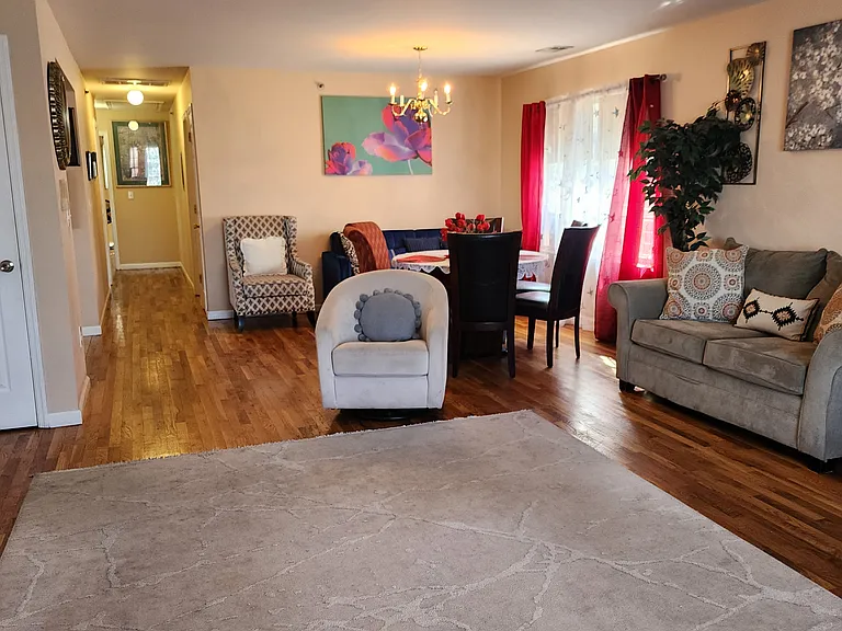 212-214 Astor St #3 — Photo 6