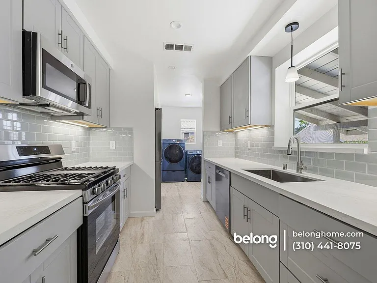 8133 Gentry Ave — Photo 17