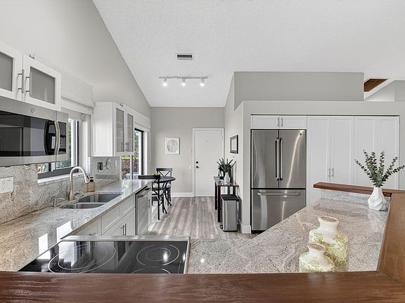 4th image of 5536 Fox Hollow Dr Drive
