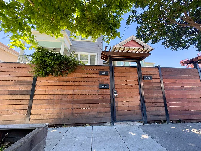 697 30th St — Photo 3
