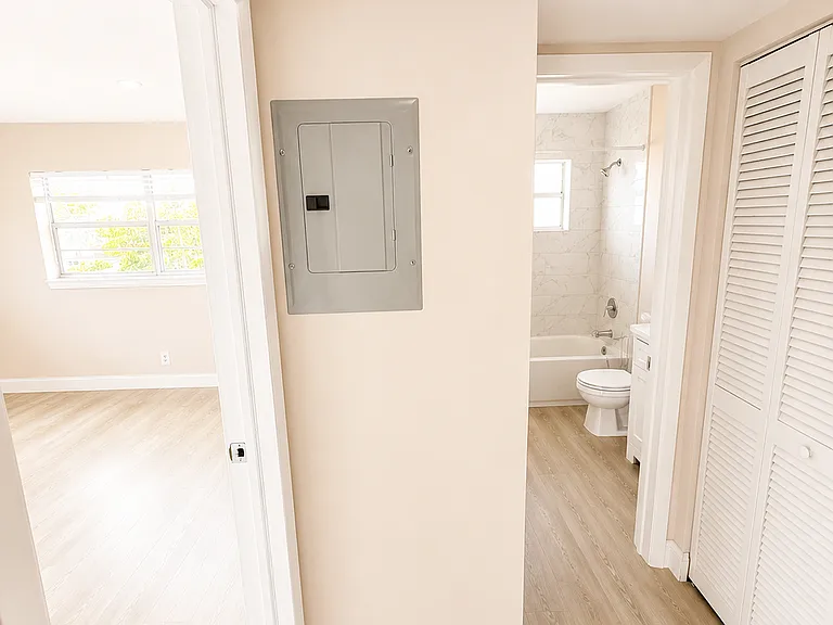 1607 Arthur St #304 — Photo 7