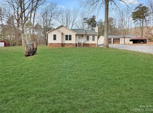 998 Laurelwood Dr, Clover, SC 29710