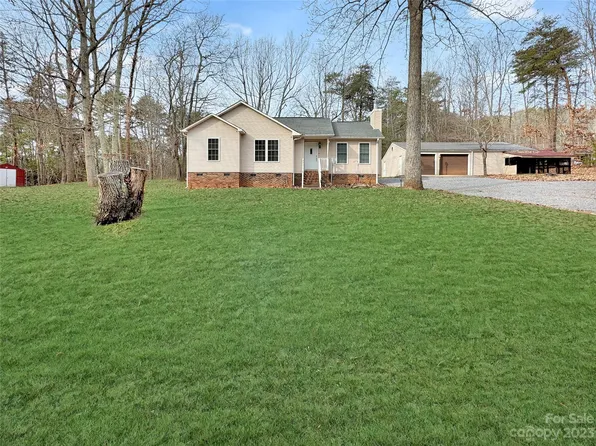 998 Laurelwood Dr, Clover, SC 29710