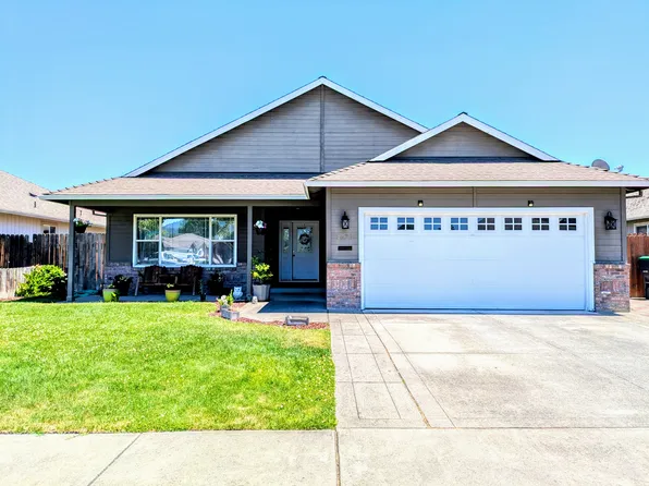 2036 Kingswood Dr, Medford, OR 97501