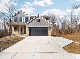 134 River Dr, Milford, MI 48381