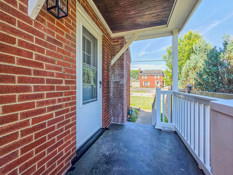 1323 Lincoln Way — Photo 32