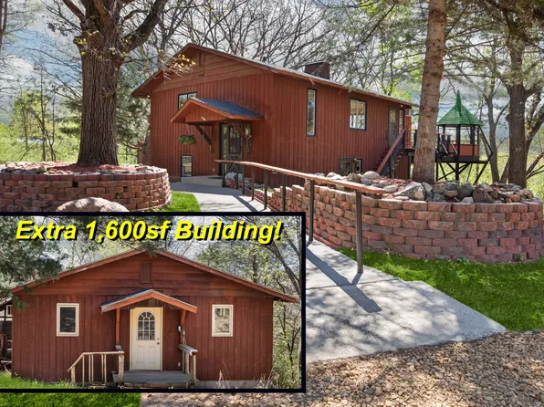 327 Krattley Ln, Hudson, WI 54016