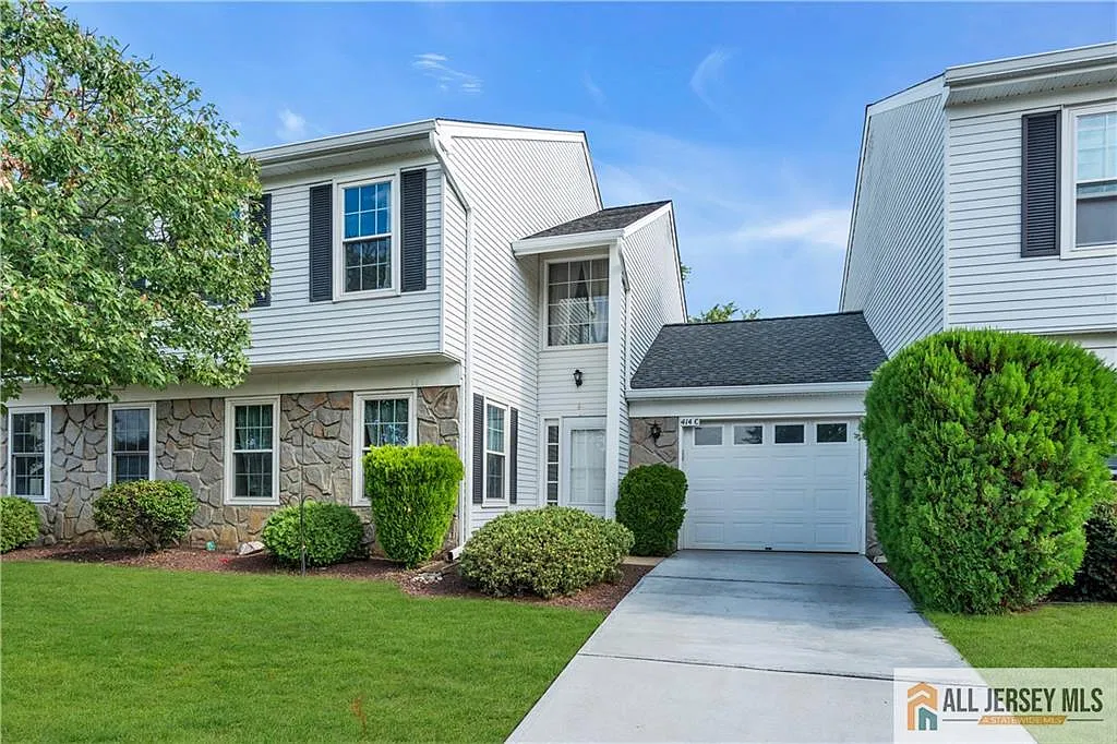 2 bed, 1.5 bath, 1490 sqft, $2,850 — Photo 2