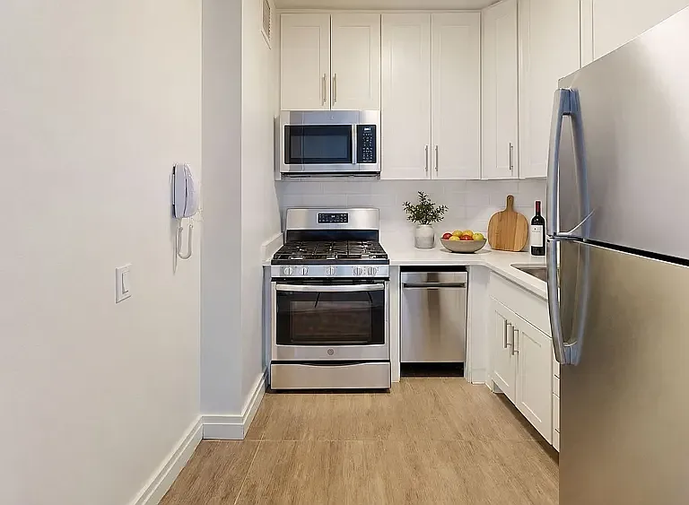 225 E 95th St #C30H — Photo 2