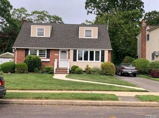 2092 Willoughby Ave, Wantagh, NY 11793