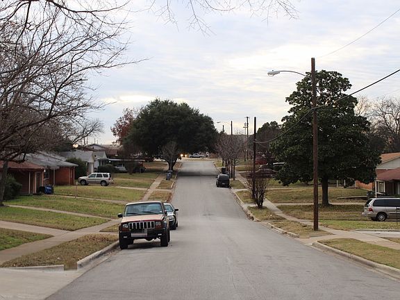 4th image of 905 Bluewood Dr