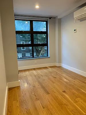 4th image of 27 Devoe St #105
