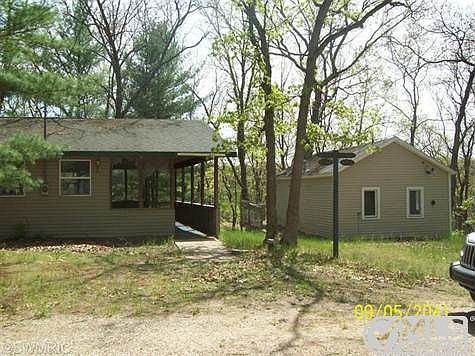 1st image of 8752 W Oakwood Dr