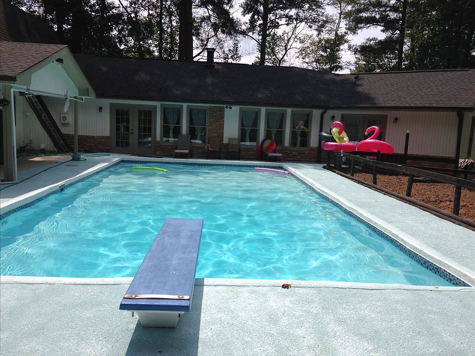 1st image of 2267 Oakland Dr