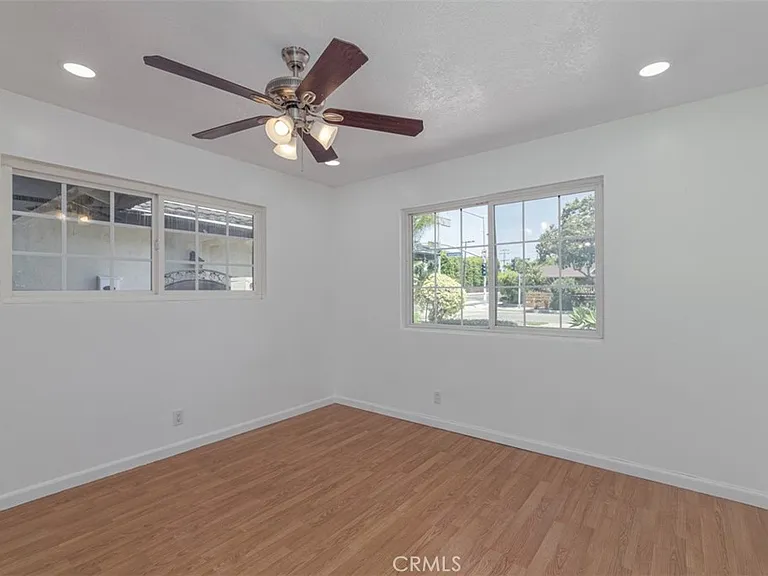 1688 N Shaffer St — Photo 24