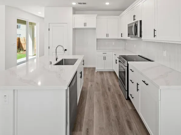 8636 Starburst Way, Sacramento, CA 95823