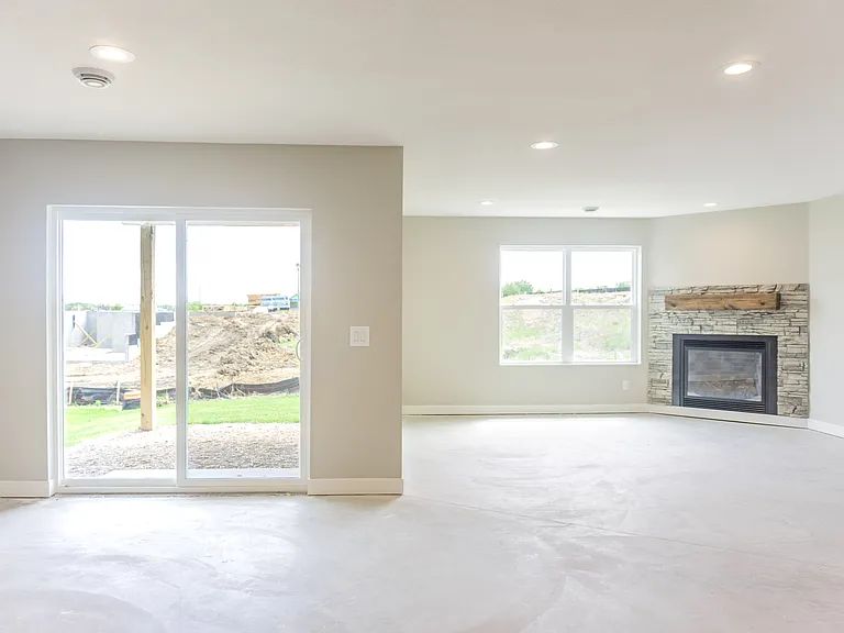 717 Winterberry Ln — Photo 38