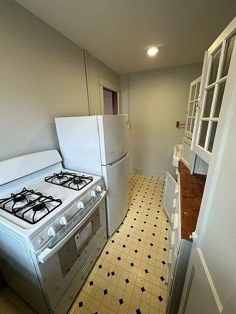 2 bed, $1,600 — Photo 2