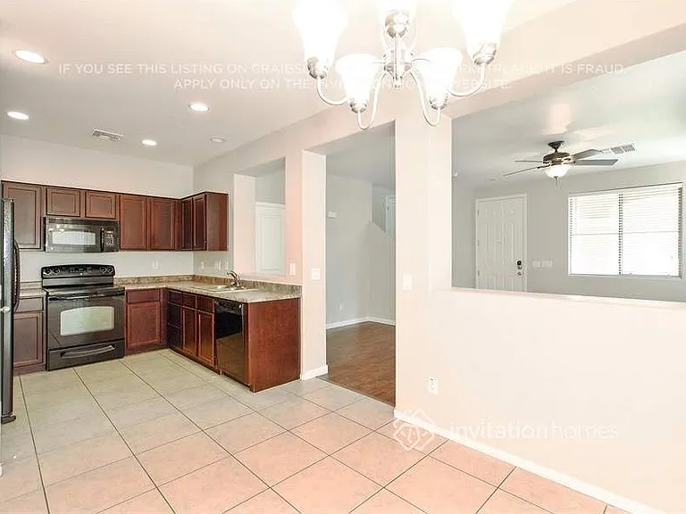 3915 S Napa Ln — Photo 4
