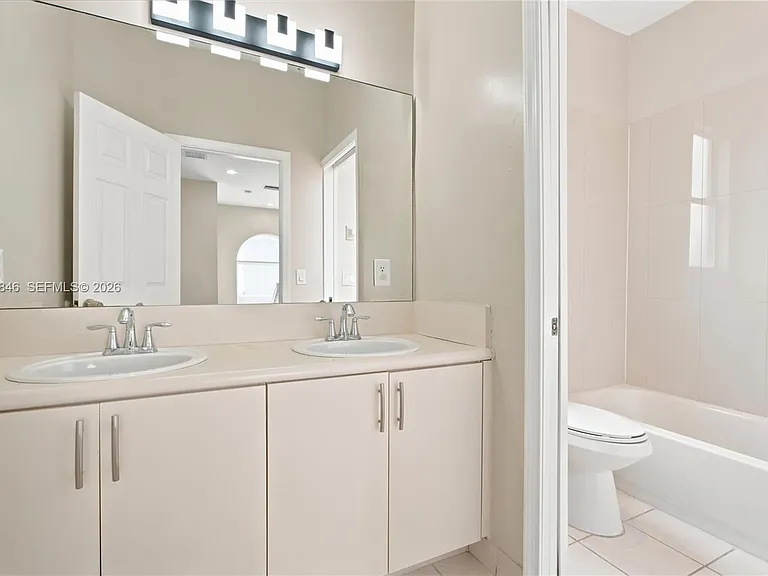 3710 NE 22nd Pl — Photo 13