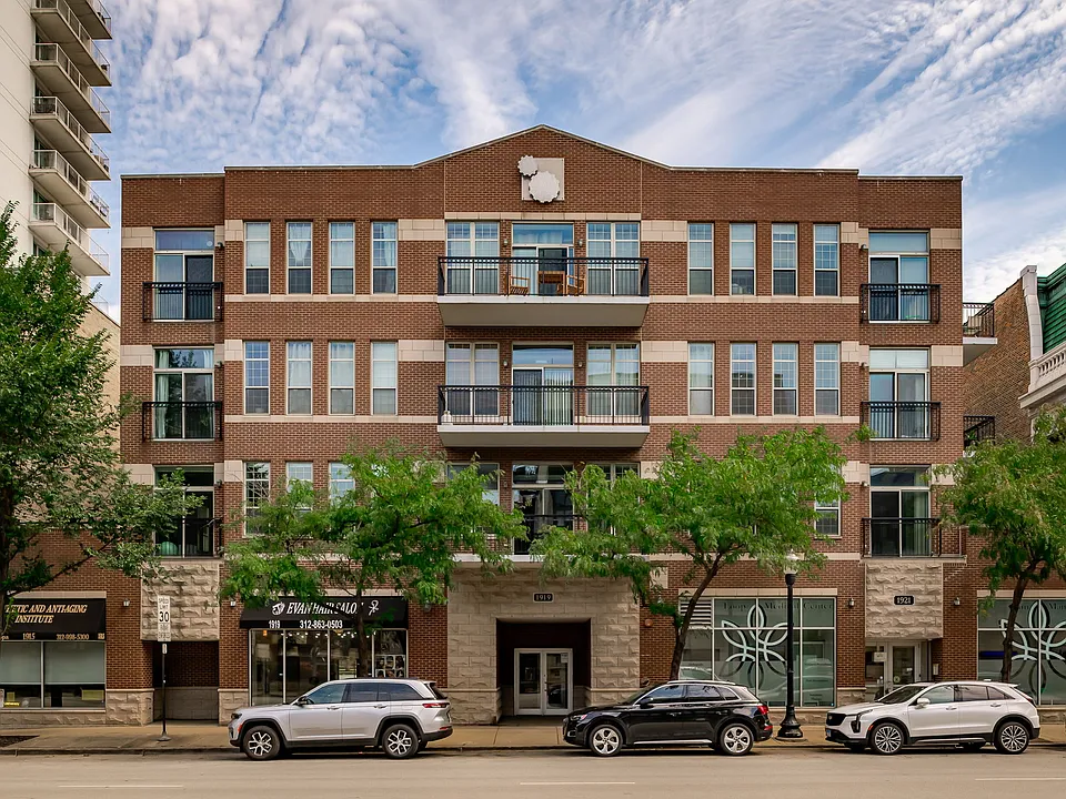 1919 S Michigan Ave #403