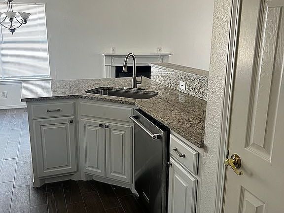 Kitchen fresh paint, floors