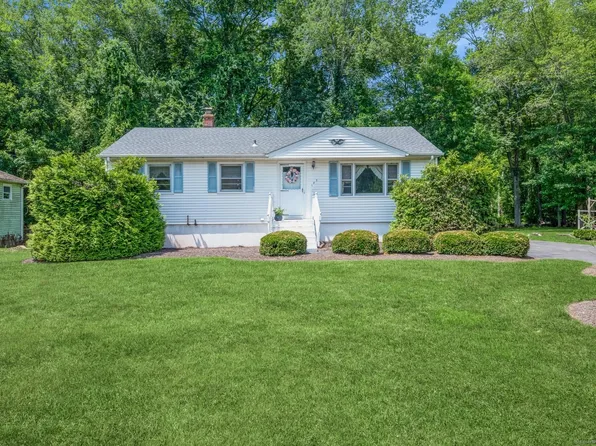 132 Toll House Ln, Fairfield, CT 06825