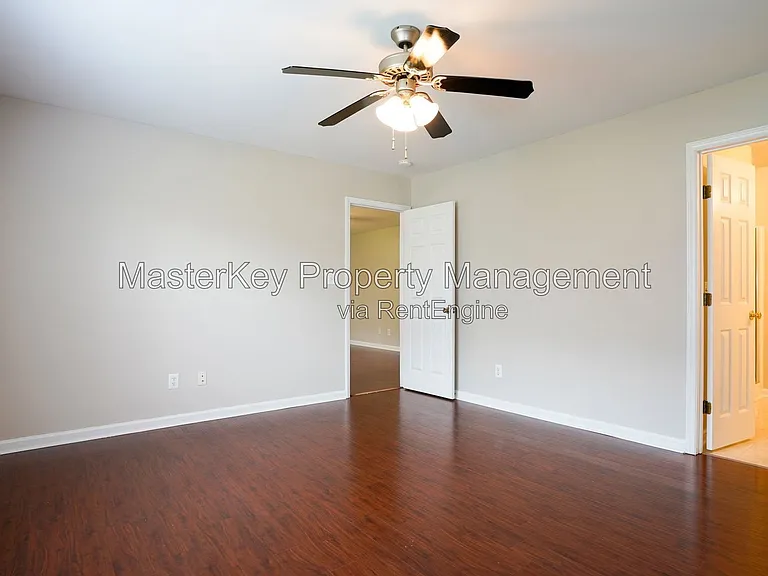 1008 Knighthood Ln — Photo 9