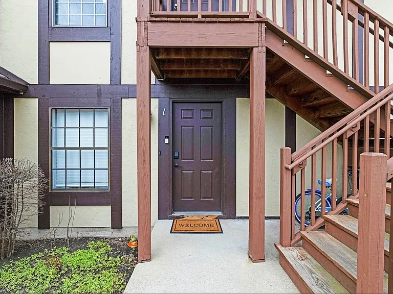 379 Sandhurst Cir #1 — Photo 2