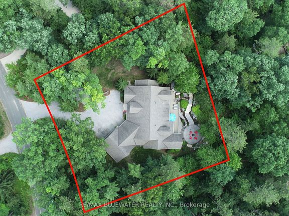 5th image of 9956 Pinetree Cres