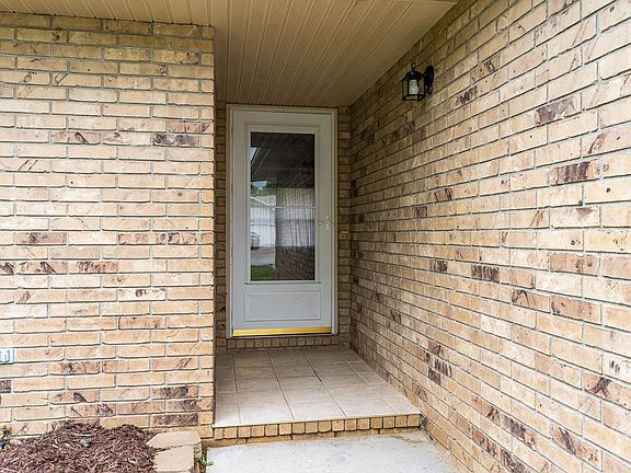 5th image of 411 Cedar Ln