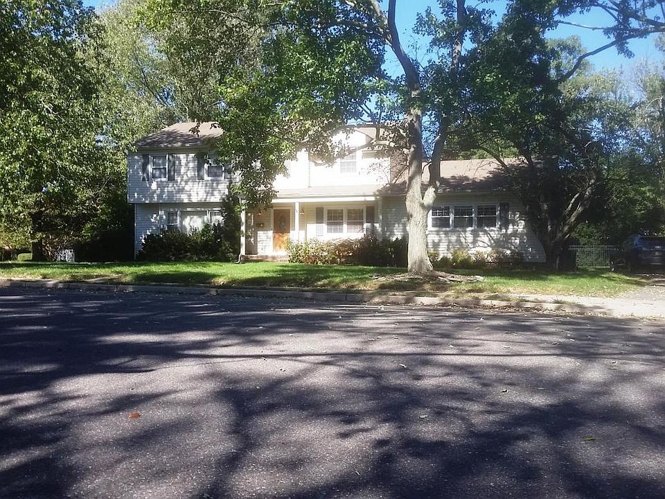 2nd image of 14 Cheryl Dr