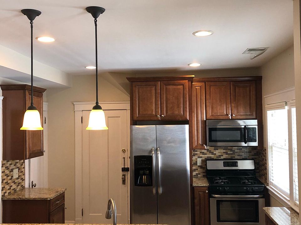 2nd image of 18714 Chagrin Blvd