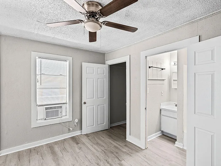 3116 Avenue L #8 — Photo 8