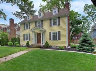 2884 Edgehill Rd, Cleveland Heights, OH 44118