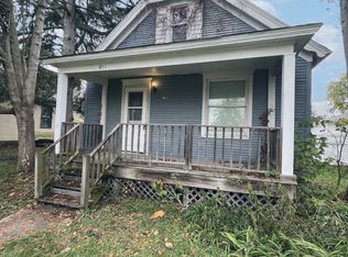 411 S Main St, Grant Park, IL 60940
