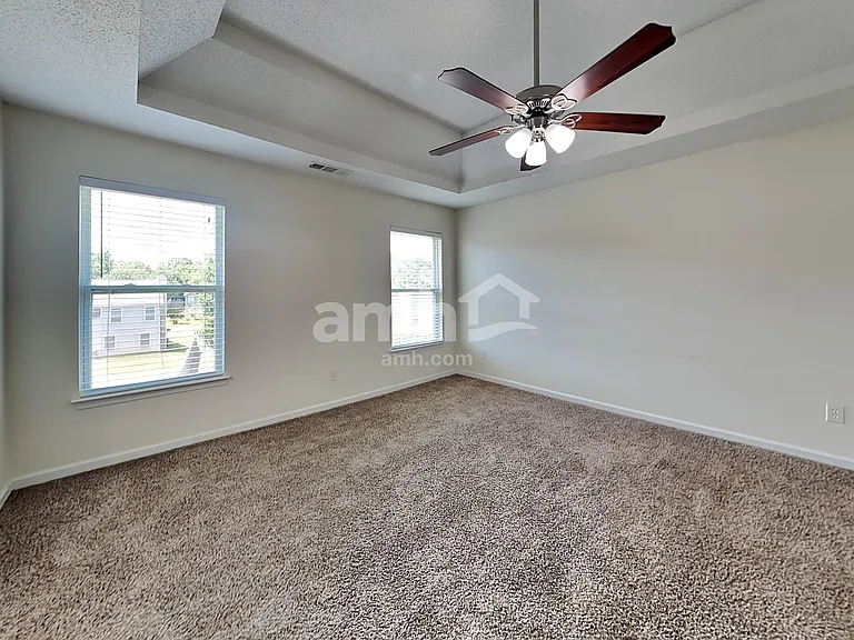 4913 Bryant Dr — Photo 11