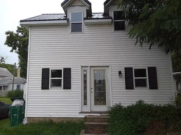 310 1st St W, Independence, IA 50644